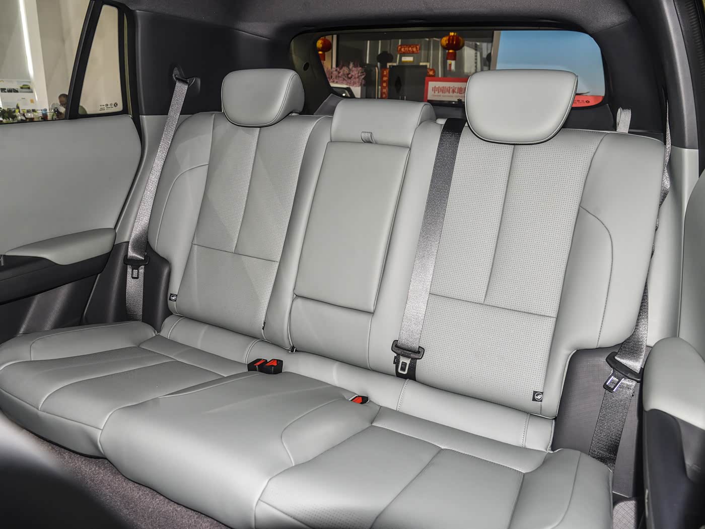 1400x1050_autohomecar__ChtlyGgesAWALscNABlkcm4HNiY632